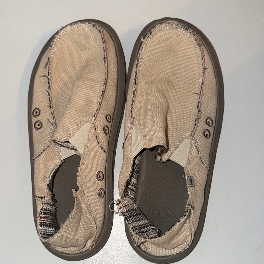 Sanuk Men’s Beige Canvas Slip-On Sneakers